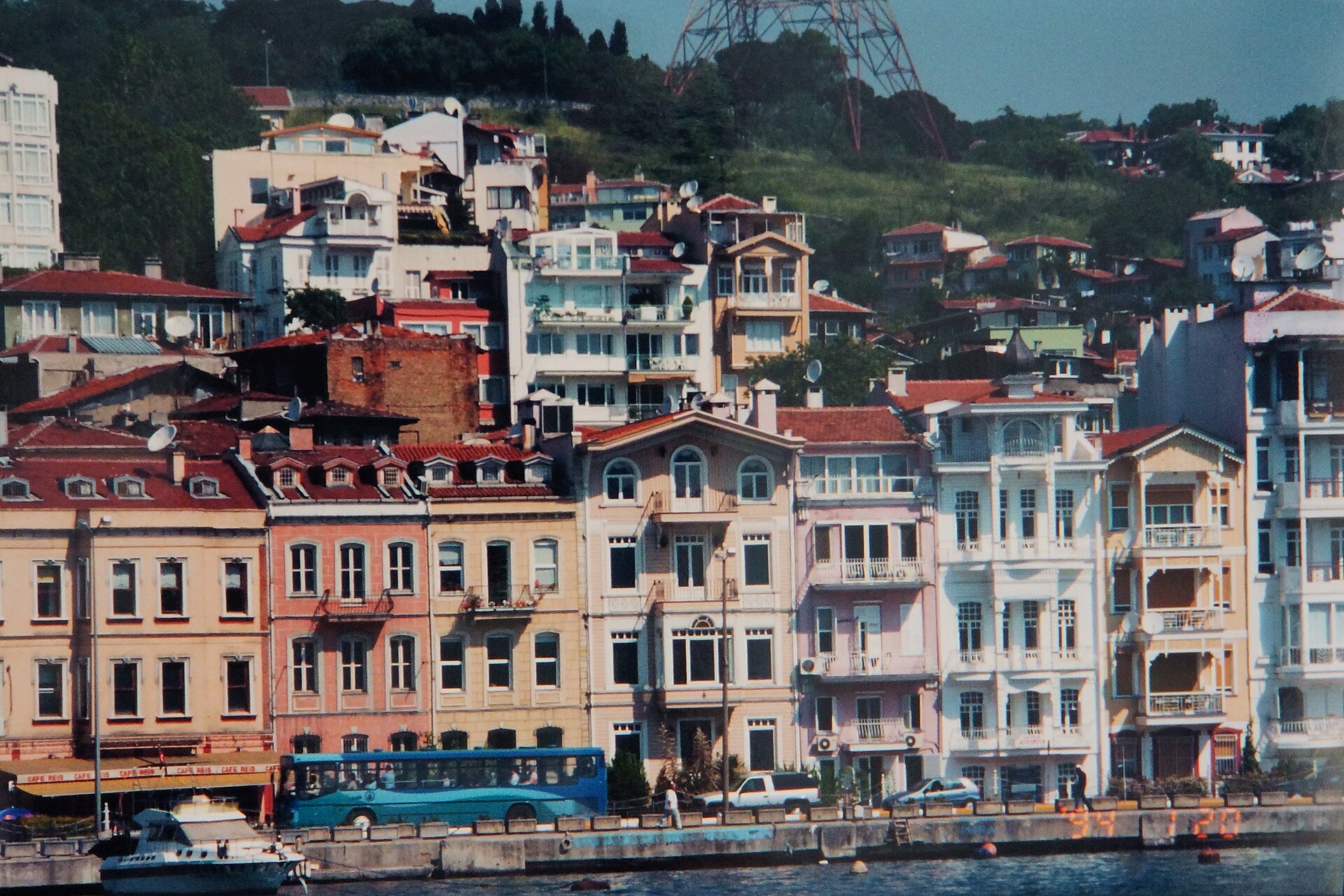 ÖRNEK: Arnavutköy'de Boğaz manzaralı yalı dairesi 3